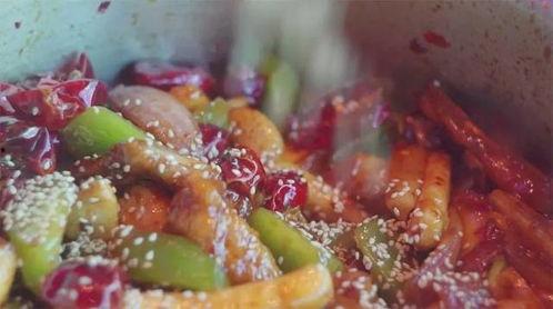 吃瓜牛蛙火锅,吃瓜牛蛙火锅的美食之旅