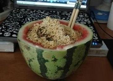 校园吃瓜的时候,揭秘校园八卦背后的真相